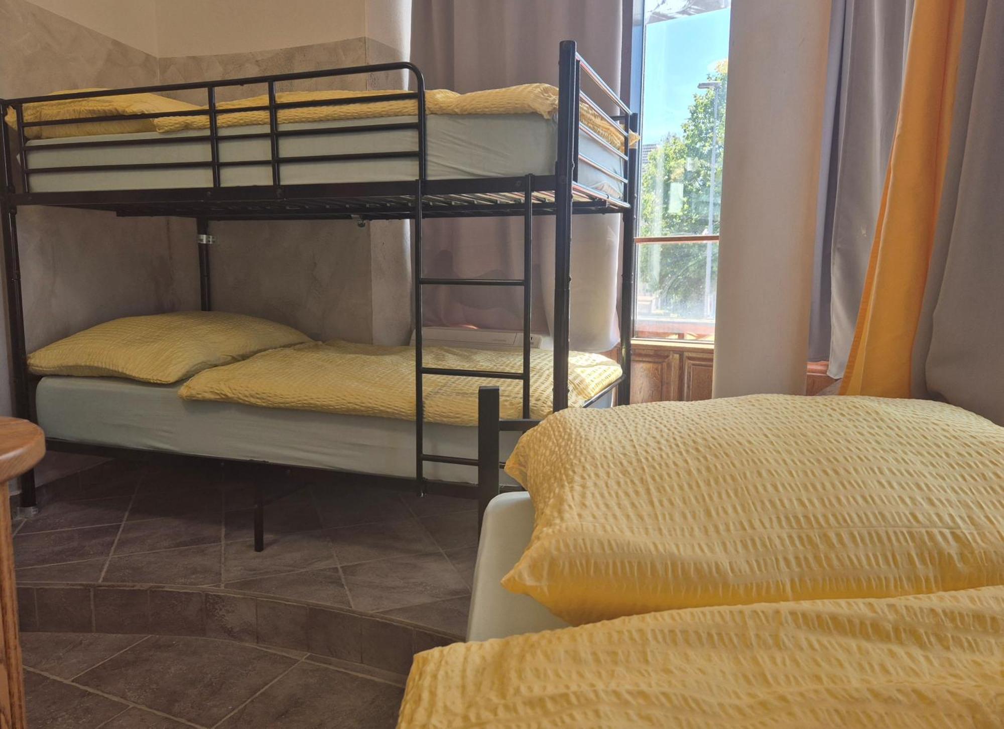 Bled Lesce Station Rooms And Beds Экстерьер фото